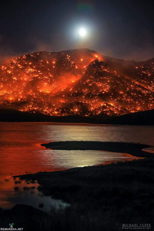 Tulipalo - Lake Isabella, Kalifornia - Valitettavasti tämä näky vei samalla kahden ihmisen hengen ja jätti 80 ilman kotia.