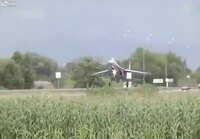 Ukralainen Su-27 hävittäjä osui liikennemerkkiin
