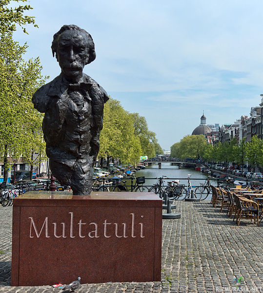 Patsaan arvoinen saavutus - Hollantilaisen kirjailijan kunniaksi pystytetty patsas, Multa tuli on latinaa ja tarkoittaa &quot;I have suffered much&quot;
Amsterdamista löytyy myös samanniminen hotelli.