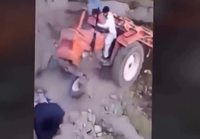 Traktoreilla tunarointia