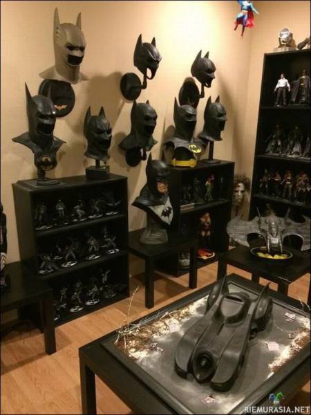 Batman museo - ei oo oikeesti museo, vaa jonku random jampan olohuone. ihme autisti.