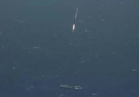Elon raketti laskeutuu laivan kannelle