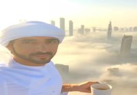 Hamdan bin Mohammed Al Maktoum nauttii aamukahvinsa pilvenpiirtäjänsä päällä
