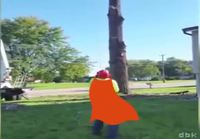Supersankari kohtaa puuhirviön