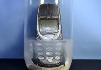 Nokia 3310 asetonissa
