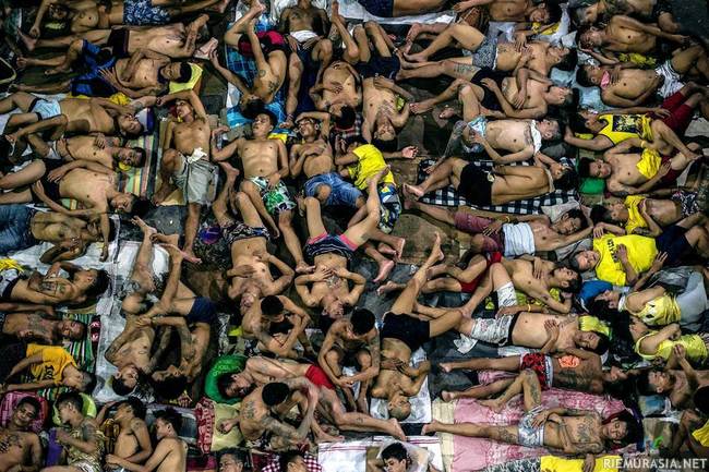 Filippiinien vankila - Quezon City jail, Manila. 800 vangille suunniteltu vankila, missä on tänäpäivänä yli 3800 vankia.
