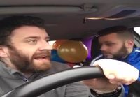 Heliumpallot autossa