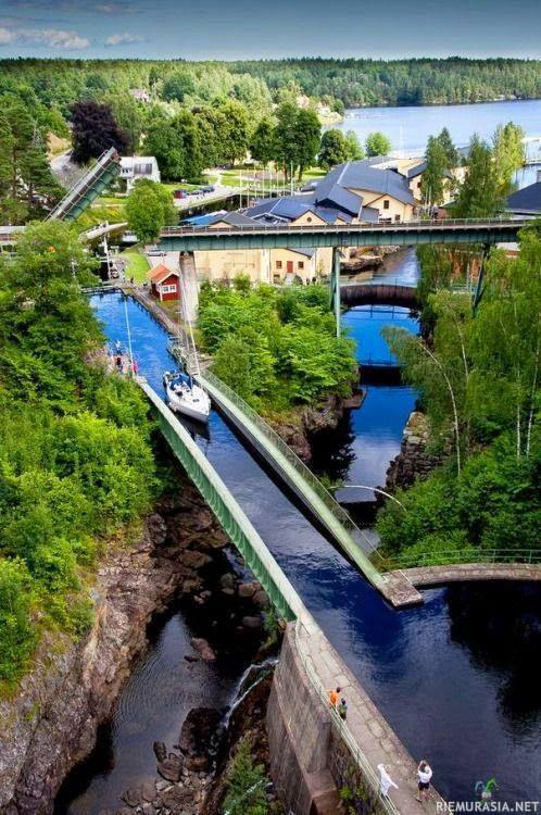 Hieno kanaali Ruotsissa (Håverud Aqueduct).
