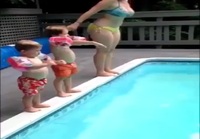 Kuinka opettaa lapset hyppäämään altaaseen