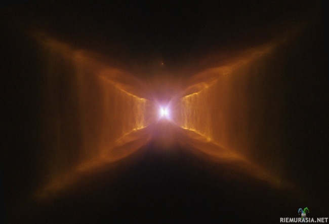 Red Rectangle Nebula - Millon näit viimeksi jotain neliskanttista luonnossa? No ei tämäkään sumu oikeasti ole, se vaan näkyy meille täsmälleen 90 asteen kulmassa. &quot;Tiimalasin&quot; puoliskot ovat todennäköisesti muodostuneet kartiomaisista tähtipölypulsseista, joita sumun keskustassa sijaitseva tähti yskii ulos tasaisin väliajoin. Kuvassa sumun &quot;ylä&quot;- ja &quot;ala&quot;puolet ovat verrattain sumuttomia todennäköisesti tähteä kiertävän materiaalivyön vuoksi; vyö estää kevyemmän pölyn leviämisen tähden päiväntasaajan vastaisiin suuntiin.
