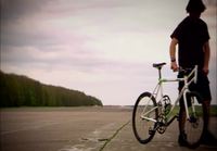 Guy Martin polkee polkupyörällä yli 160 km/h (100mph) nopeutta 