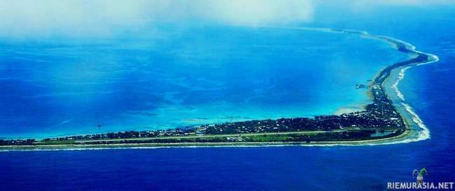 Tuvalu - Tuvalu on maailman neljänneksi pienin valtio joka sijaitsee tyynellämerellä. Tuvalulla on oma lentokenttä ja päällystettyjä teitäkin löytyy huikeat 8km. Liikenne on vasemmanpuoleinen. Korkein kohta merenpinnasta on 5 metriä ja se on maailman matalin valtio.
