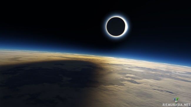  Kuu Auringon edessä   - Auringonpimennys Kansainväliseltä avaruusasemalta (ISS) kuvattuna.