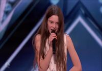 13-vuotias tyttö laulaa Joplinia
