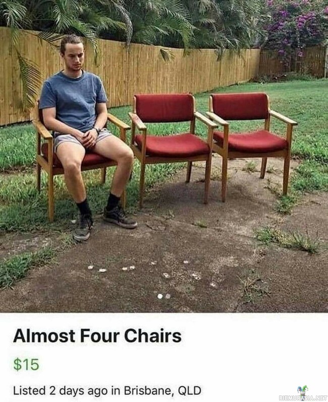 Myydään: lähes 4 tuolia