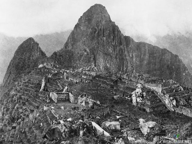 Machu Picchun ensimmäinen kuva - In 1911, Yale University professor and explorer Hiram Bingham ventured into the mountainous jungles of central Peru in search of an ancient Incan city.
While seeking the lost city of Vilcabamba, Bingham came across Machu Picchu. Bingham later wrote that “Machu Picchu might prove to be the largest and most important ruin discovered in South America since the days of the Spanish conquest.