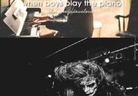 Kun pojat soittaa pianoa
