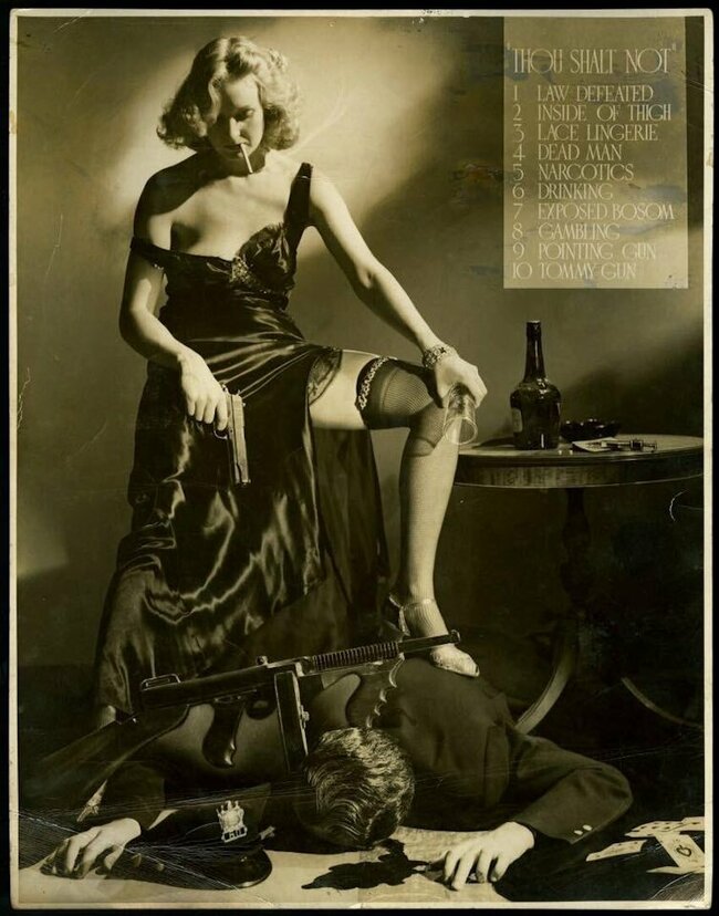 Thou Shalt Not - Vastustaakseen elokuvateollisuudelle asetettuja tiukkoja sensuurivaatimuksia, lavasti valokuvaaja A.L. Schafer vuonna 1934 ikonisen kuvan, jossa rikottiin yhdellä kertaa mahdollisimman montaa sääntöä.