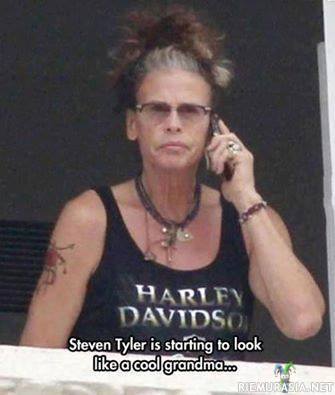 Steven Tyler alkaa näyttämään rokkimummolta - Mut helkkarin kova setä se silti on!