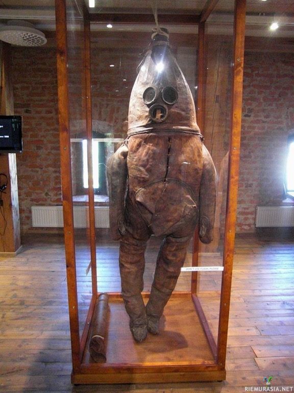 Wanha herra - Raahen museossa esillä oleva Wanha herra on maailman vanhimpiin lukeutuva sukelluspuku 1700-luvulta