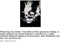 Halo 4 huppari kaupassa