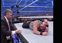 Donald Trump vetää Vince McMahonia turpaan