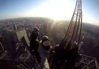 Kiinan World Trade Centerin katolle kiipeäminen