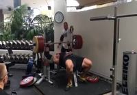 Thor Björnsson penkkaa 200kg