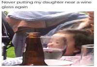 Tytär ja viinilasi