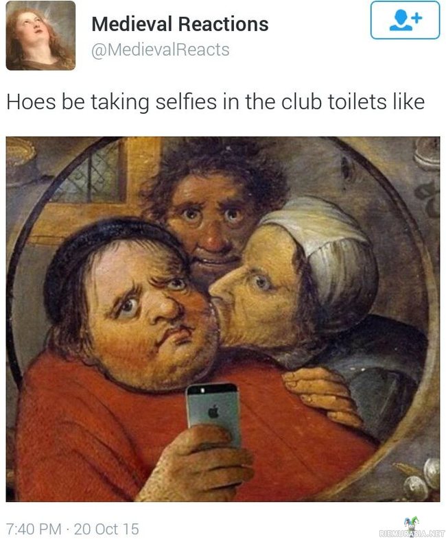 Muijat yökerhojen vessassa - ottamassa selfieitä