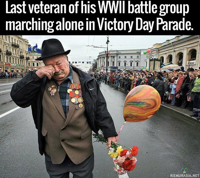 Voitonpäivän marssi - Yksikön viimeinen elossa oleva veteraani joutui marssimaan yksinään :(