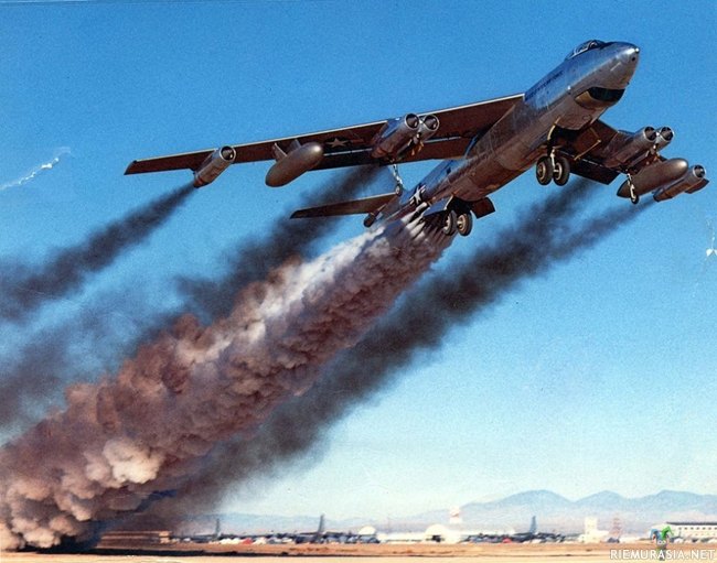 Boeing B47 - Stratojet - Boeing B47 Stratojet rocket-assisted take off (RATO) on April 15, 1954