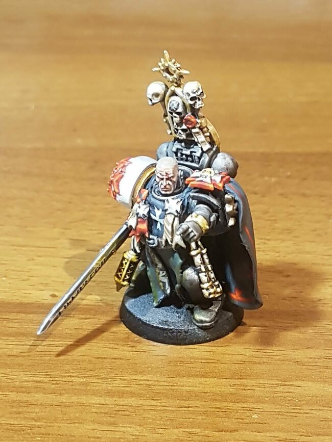 Omakehuviikko - Tällainen konvertointityö, kun en jaksanut valmistajan omaa ostaa ja halusin pientä persoonallisuutta.

Warhammer 40.000
Space Marine
Black Templars Chapter
High Marshall Helbrecht