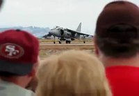 Harrier Jump Jet lähtee nousuun.