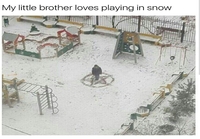 Pikkuveli tykkää leikkiä lumessa