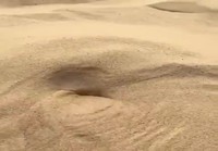 Mikä hiekan alla myllertääkään?