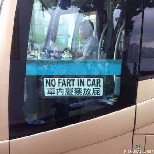 Autossa piereskely kielletty 