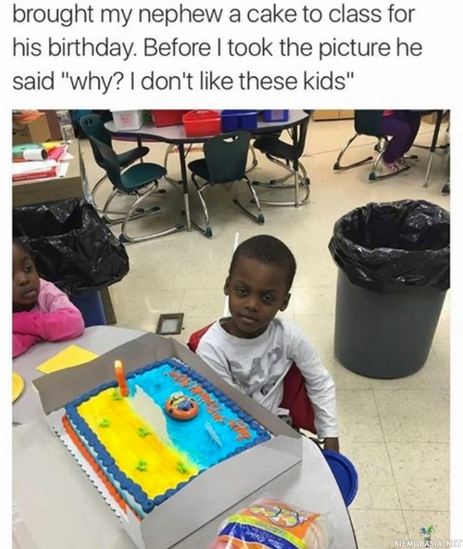 Sisarenpojalle kakku kouluun - ainakin on rehellinen