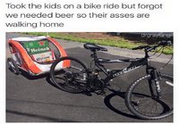 Lasten kanssa pyöräilemässä