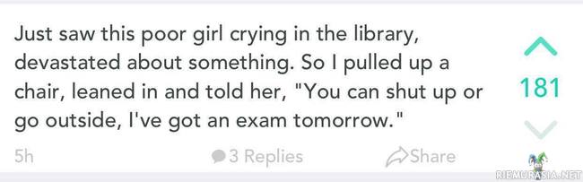 Itkevä tyttö kirjastossa
